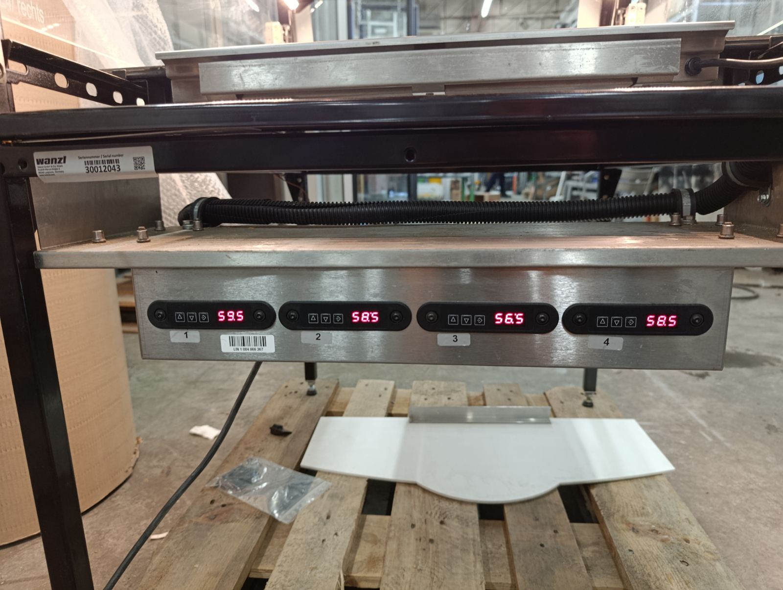 Топла витрина за закуски и печива 670х870х1750 мм 