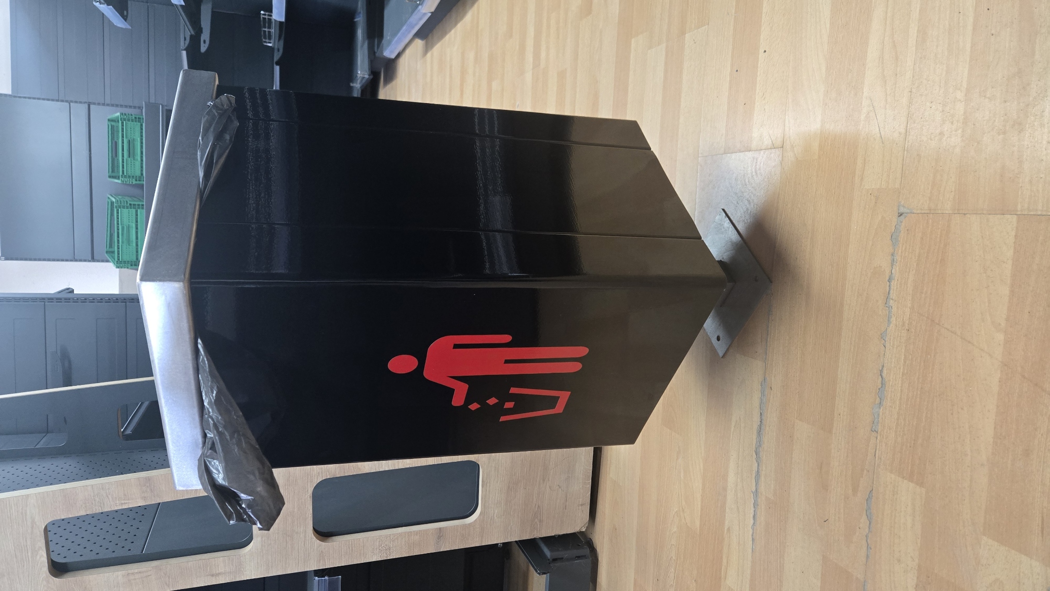 Кош за отпадъци с пепелник р-р 350х350х735мм / Основа и капак инокс, корпус поцинкована ламарина прахово боядисана