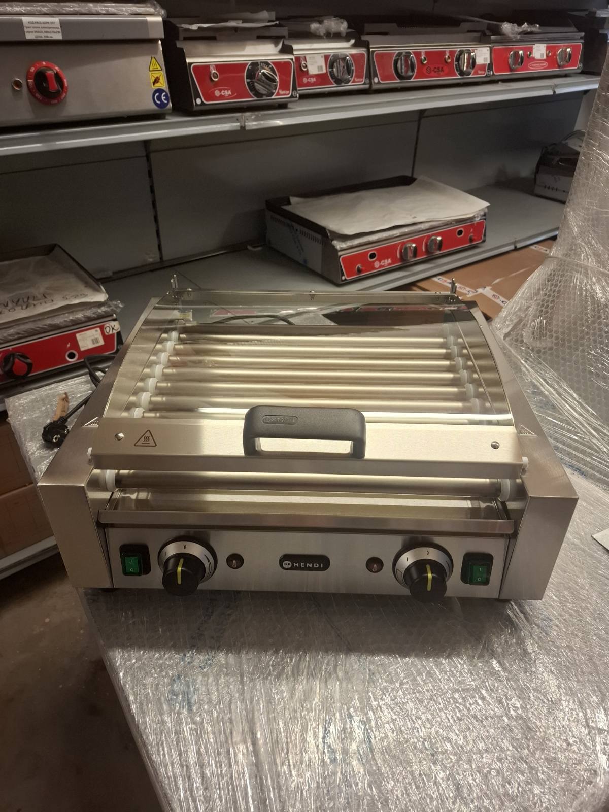 Ролков грил за колбаси - 2 зони с енергоспестяващ капак  Hendi 11 ролки ; 566х527х259 мм.