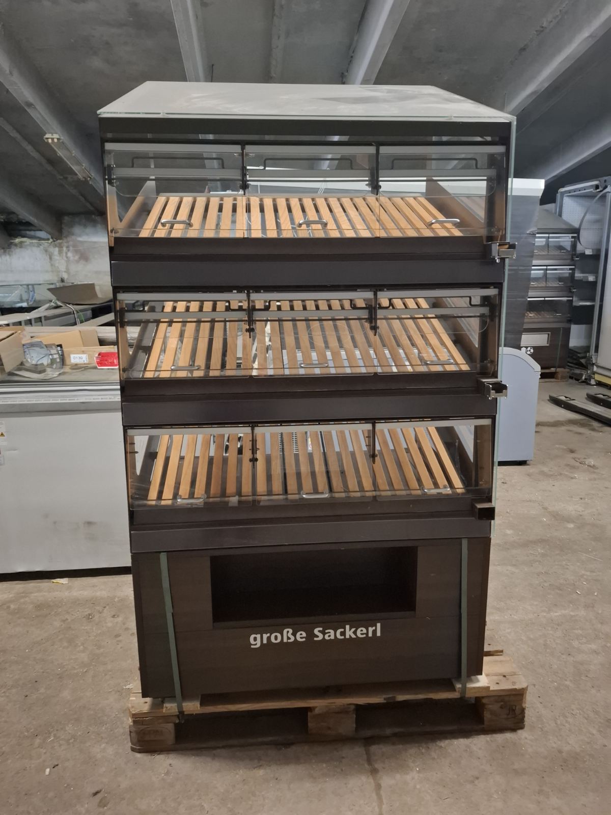 Стелаж за хляб със стъклени вратички 3х3, р-р 100х80х185