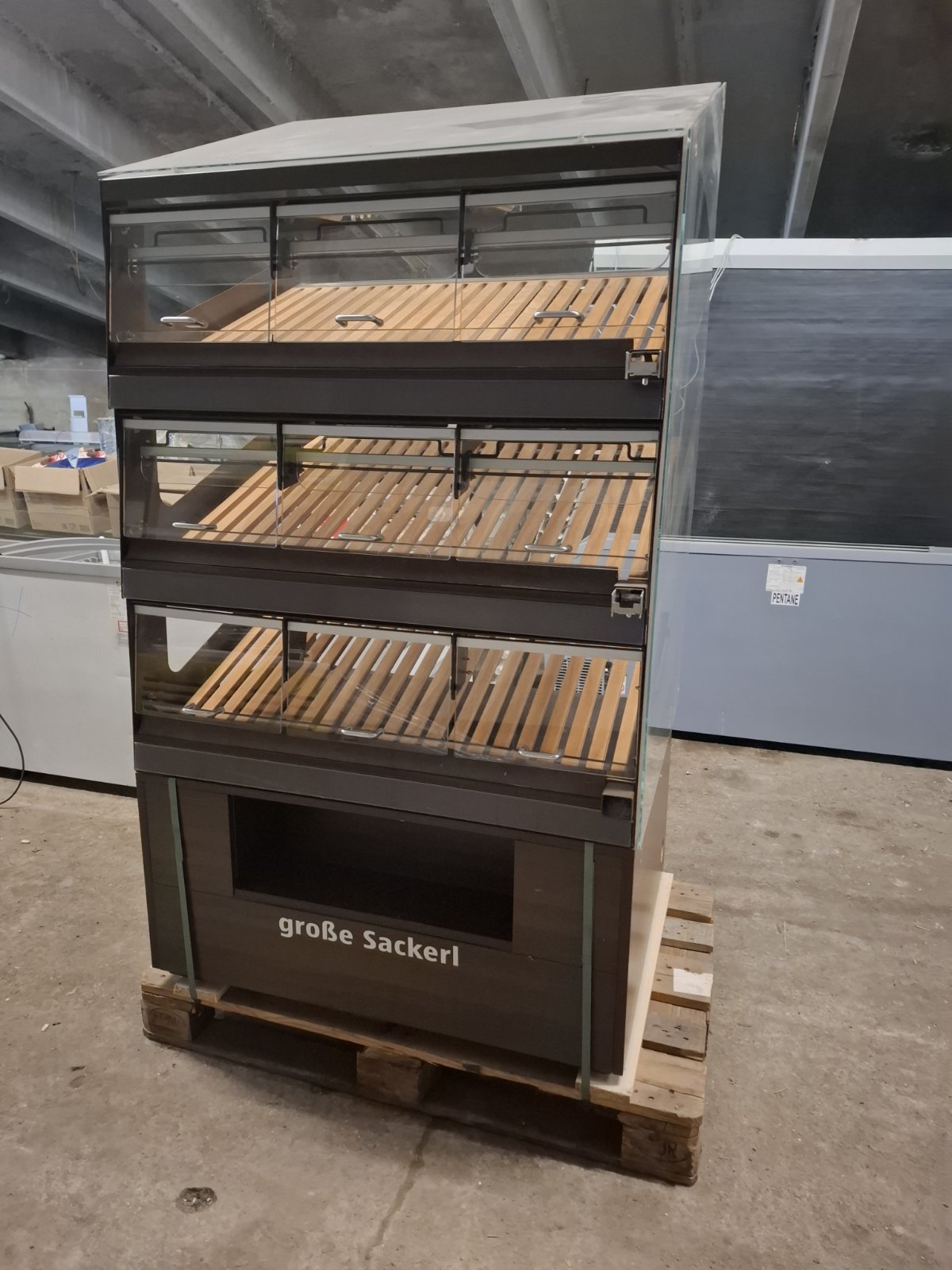 Стелаж за хляб със стъклени вратички 3х3, р-р 100х80х185