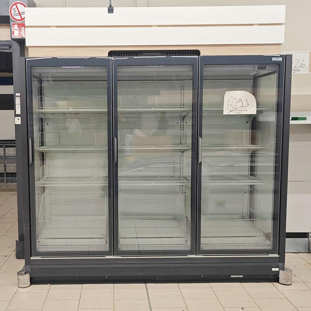 Вертикален фризер EPTA с 3 врати 2500x900x2250mm, Plug In